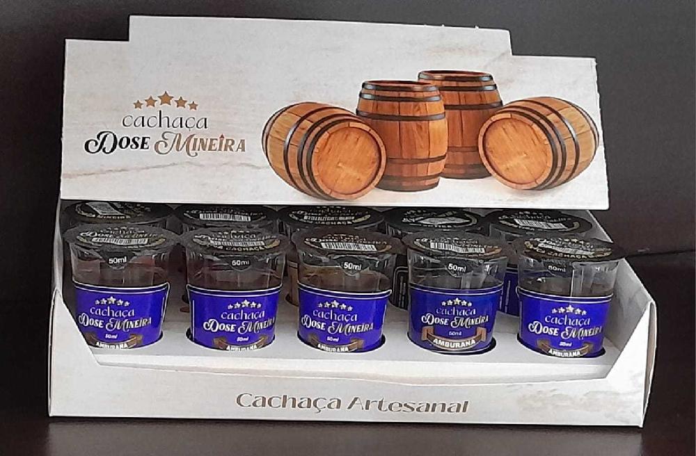 CACHACA-DOSE-MINEIRA-AMBURANA---DISPLAY-C-15-UND-50-ML